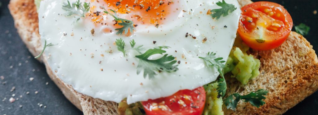 Healthy egg sandwich with veggies