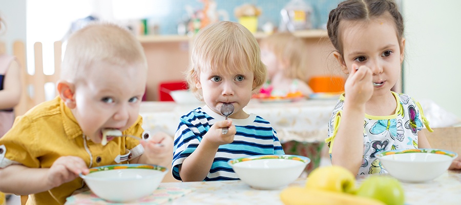 Children eating cereal at a table