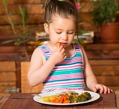 Girl eating vegetables